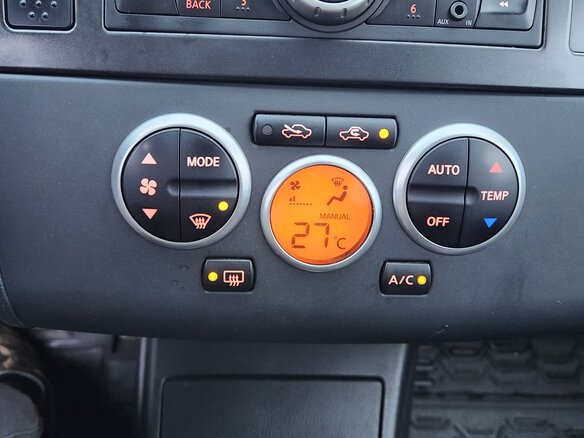 2011 Nissan Tiida I Рестайлинг, чёрный, 660000 рублей - вид 10