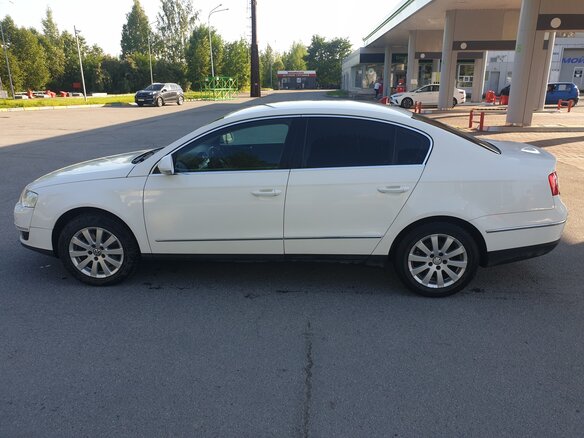 2010 Volkswagen Passat B6, белый, 800000 рублей - вид 10