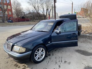 1998 Mercedes-Benz C-Класс 180 I (W202) Рестайлинг, синий, 1350000 рублей, вид 3