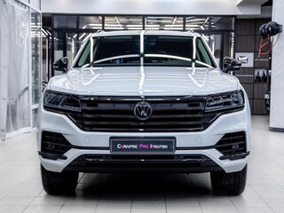 2020 Volkswagen Touareg III, белый, 8600000 рублей, вид 4