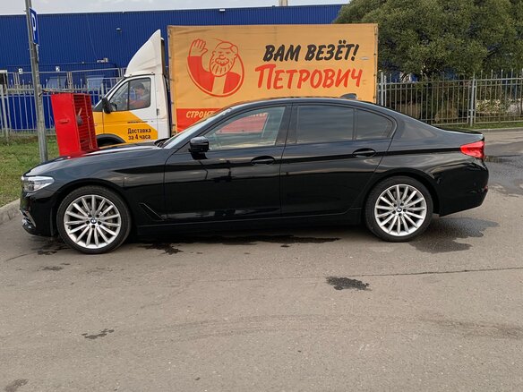 2019 BMW 5 серии 530d xDrive VII (G30/G31/G38), чёрный, 4500000 рублей - вид 3