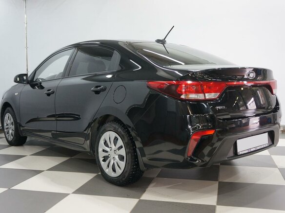 2019 Kia Rio IV, чёрный - вид 4