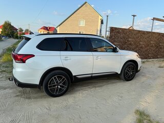 2021 Mitsubishi Outlander III Рестайлинг 3, белый, 3100000 рублей, вид 2