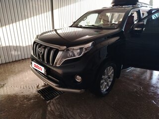 2013 Toyota Land Cruiser Prado 5-speed 150 Series Рестайлинг 1, чёрный, 2700000 рублей, вид 2