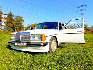 1979 Mercedes-Benz W123 220, белый, 900000 рублей, вид 1