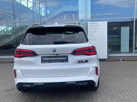 2022 BMW X5 M Competition III (F95), белый, 9420000 рублей, вид 3