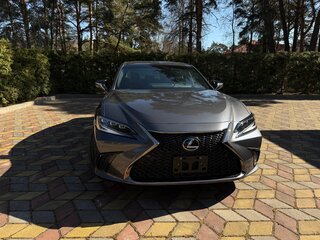 2023 Lexus ES 300h VII Рестайлинг, серый, 4200000 рублей, вид 4