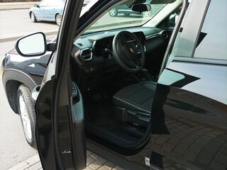 2025 Chevrolet TrailBlazer III Рестайлинг, чёрный, 1670000 рублей, вид 4