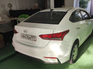 2017 Hyundai Solaris II, белый, 925000 рублей, вид 3