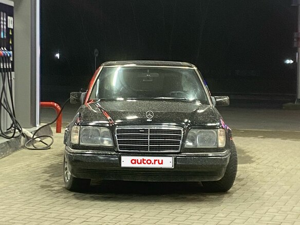 1995 Mercedes-Benz E-Класс 320 I (W124), чёрный, 350000 рублей