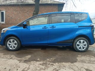 2019 Toyota Sienta II Рестайлинг, синий, 1640000 рублей, вид 5