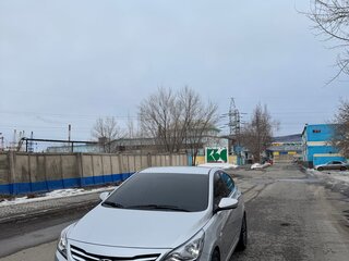 2014 Hyundai Solaris I Рестайлинг, серебристый, 1100999 рублей, вид 4
