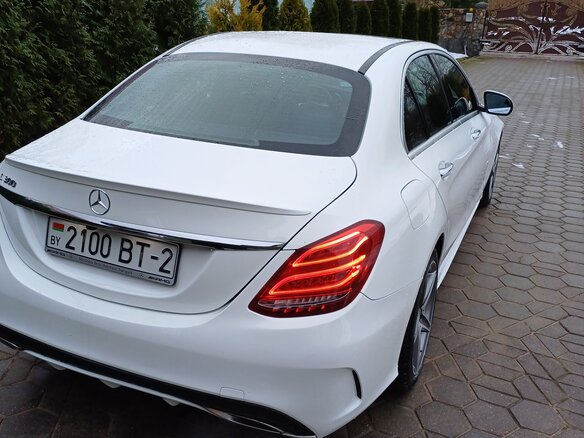 2017 Mercedes-Benz C-Класс 300 IV (W205), белый, 2000000 рублей - вид 1