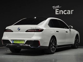 2024 BMW 7 серии 740i xDrive VII (G70), белый, 12983430 рублей, вид 2