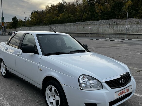 2017 Lada (ВАЗ) Priora I Рестайлинг, белый, 750000 рублей - вид 1