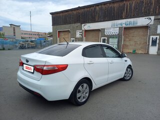 2014 Kia Rio 4-speed III, белый, 785000 рублей, вид 3
