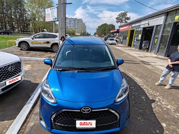 2018 Toyota Sienta II Рестайлинг, синий, 1600000 рублей