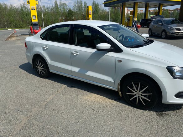 2014 Volkswagen Polo V, белый, 850000 рублей - вид 2