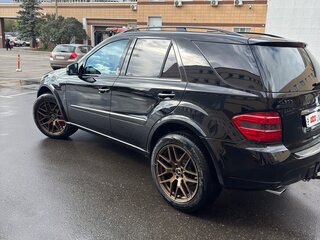 2005 Mercedes-Benz M-Класс 500 II (W164), чёрный, 1999999 рублей, вид 4