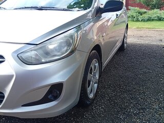 2011 Hyundai Solaris I, серебристый, 650000 рублей, вид 2