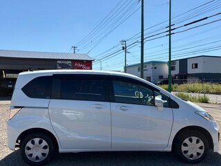2016 Honda Freed I Рестайлинг 2, белый, 1280000 рублей, вид 4
