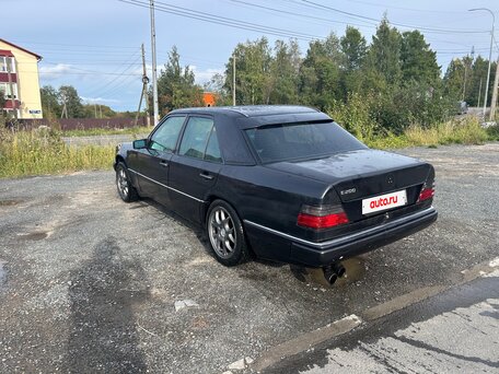 1994 Mercedes-Benz E-Класс 200 I (W124), синий, 250000 рублей, вид 5