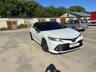 2018 Toyota Camry VIII (XV70), белый, 2800000 рублей, вид 2