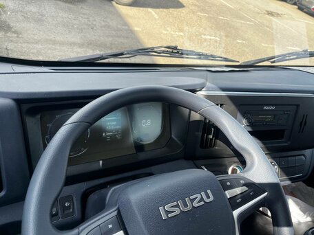2024 Isuzu Elf (N-series), белый, 3340000 рублей, вид 5
