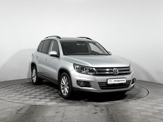 2016 Volkswagen Tiguan I Рестайлинг, серебристый, 875000 рублей, вид 3