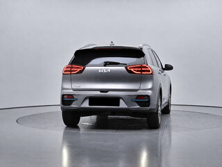 2021 Kia Niro I Рестайлинг, серебристый, 2140000 рублей, вид 4