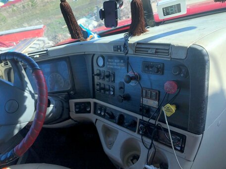 2003 Freightliner Columbia, красный, 2400000 рублей, вид 3