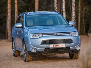 2014 Mitsubishi Outlander PHEV III, серебристый, 1830000 рублей, вид 2