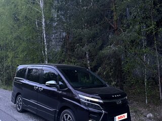 2018 Toyota Voxy III (R80) Рестайлинг, фиолетовый, 2790000 рублей, вид 2