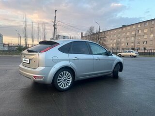 2010 Ford Focus II Рестайлинг, серебристый, 600000 рублей, вид 4