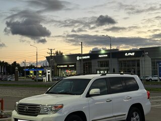 2012 Toyota Land Cruiser 200 Series Рестайлинг 1, белый, 4750000 рублей, вид 1