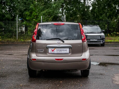 2011 Nissan Note I Рестайлинг, коричневый, 540000 рублей, вид 4