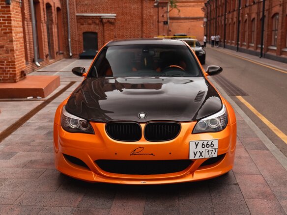 2005 BMW M5 IV (E60/E61), оранжевый, 4000000 рублей - вид 3