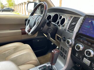 2015 Toyota Sequoia II, серый, 7000000 рублей, вид 3