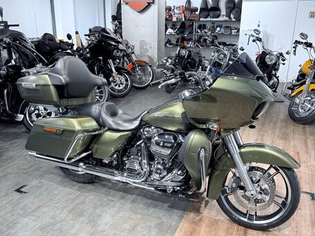 2017 Harley-Davidson Road Glide, зелёный, 1999000 рублей, вид 2