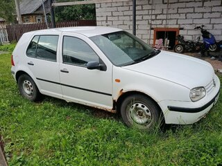 1999 Volkswagen Golf IV, белый, 180000 рублей, вид 2