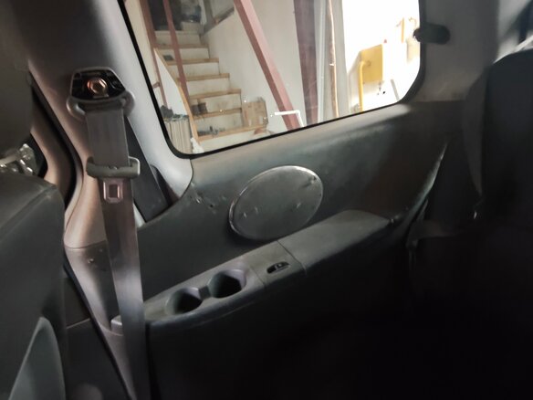 2002 Kia Carnival I, чёрный, 370000 рублей - вид 26