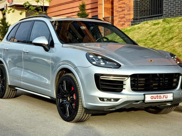 2016 Porsche Cayenne Turbo II Рестайлинг (958), серебристый, 5600000 рублей