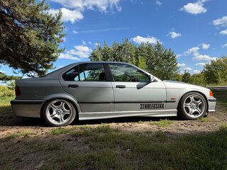 1996 BMW 3 серии 320i III (E36), серебристый, 1100000 рублей, вид 4