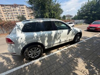 2012 Volkswagen Touareg II, белый, 2050000 рублей, вид 2