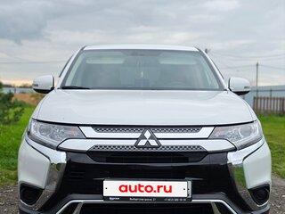 2020 Mitsubishi Outlander III Рестайлинг 3, белый, 2499900 рублей, вид 1