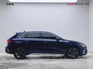 2022 Audi A3 Sportback 35 TFSI IV (8Y), синий, 1810005 рублей, вид 4
