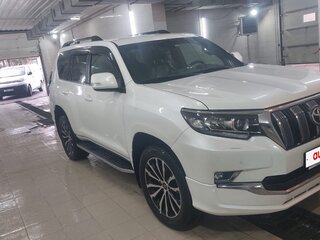 2018 Toyota Land Cruiser Prado 150 Series Рестайлинг 2, белый, 4950000 рублей, вид 4