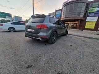 2013 Volkswagen Touareg II, серый, 2590000 рублей, вид 4
