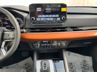 2023 Mitsubishi Outlander IV, красный, 5000000 рублей, вид 3