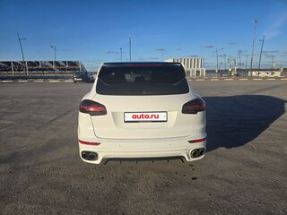 2015 Porsche Cayenne S Diesel II Рестайлинг (958), белый, 4850000 рублей, вид 4